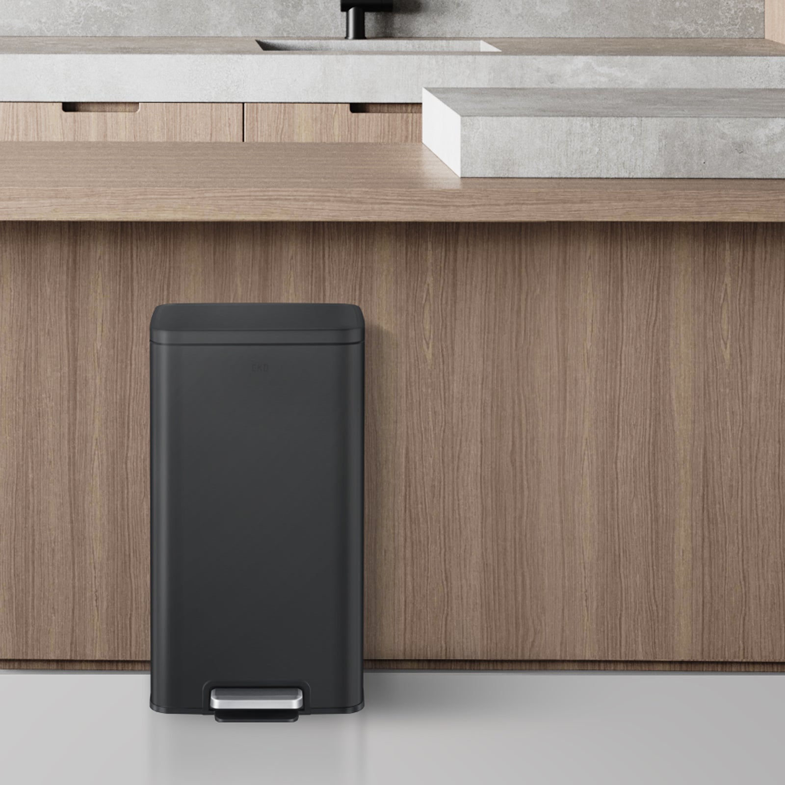 Bote de basura Negro con pedal 30L EKO Madison