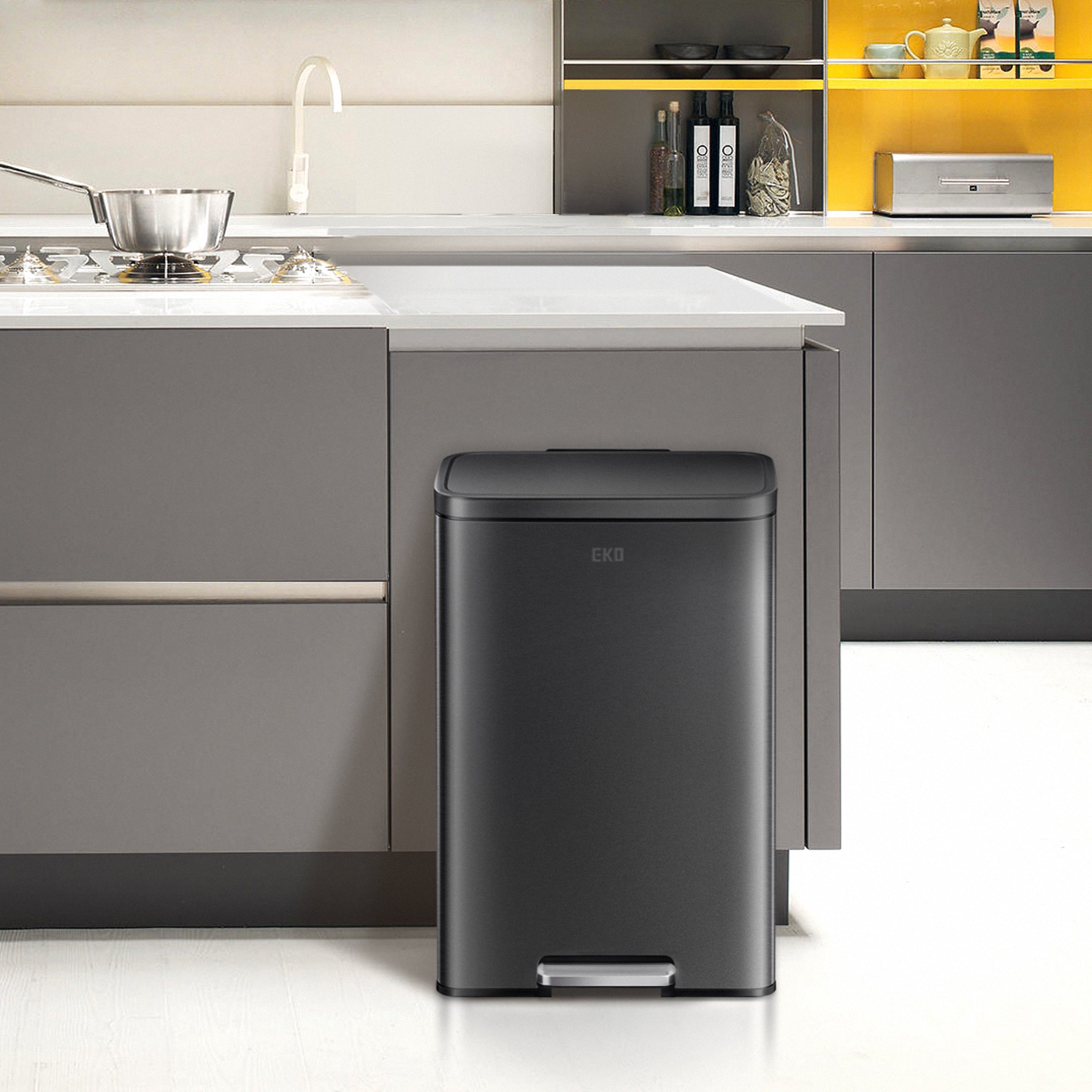 Bote de basura Negro con pedal 50L EKO Madison